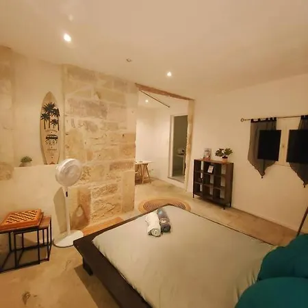 Appartement Deux Pieces - Confort - Ecusson *