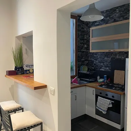 Deux Pieces - Confort - Ecusson Apartment *