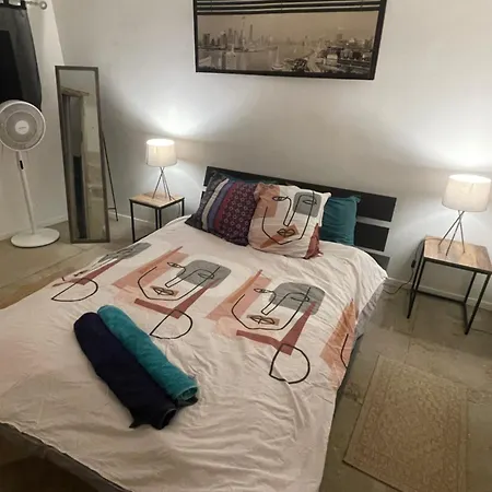 Deux Pieces - Confort - Ecusson Apartment